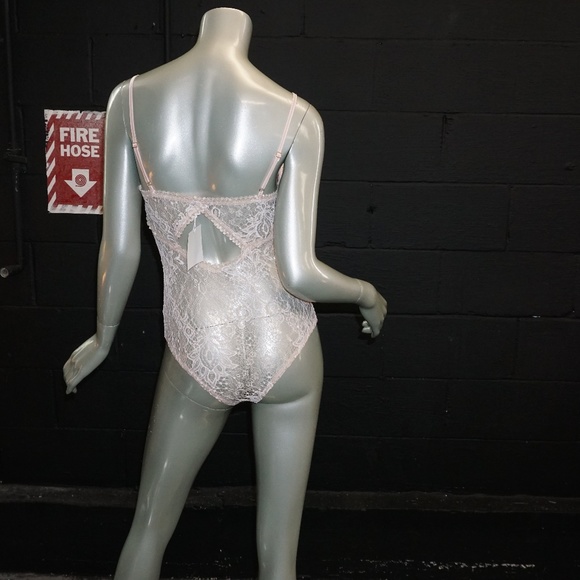 NWT SKYLAR ROSE Nude Lace bodysuit M - Picture 3 of 6